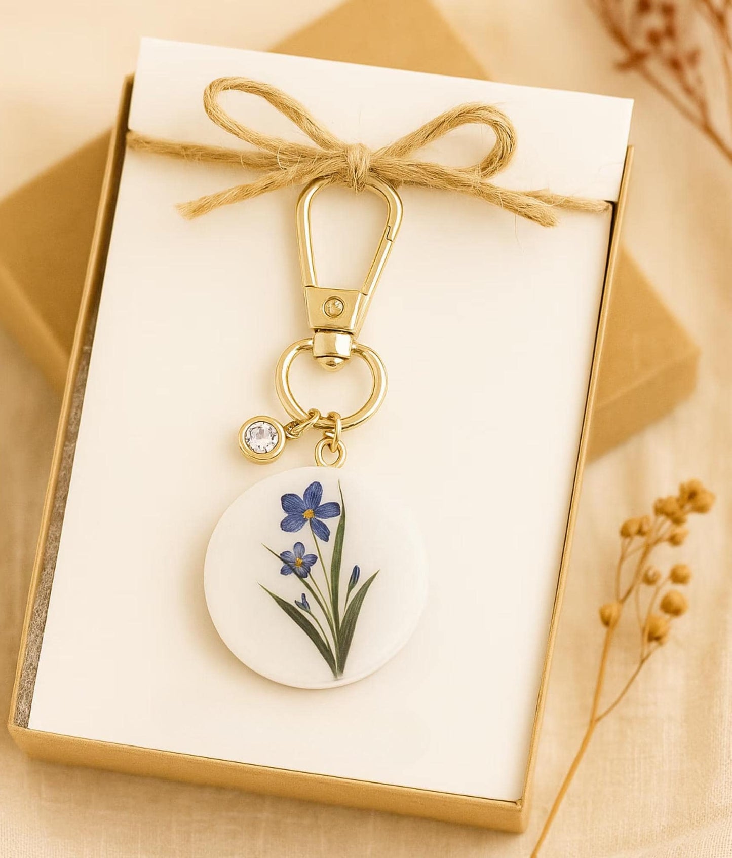 Personalized Birth Flower Keychain – Gift for Mom, Bridesmaids & Wedding Party
